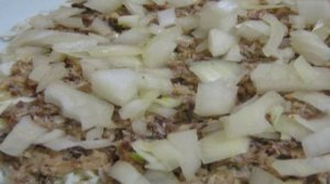 Салат с рыбой и рисом