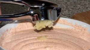 Курица со сметаной и чесноком