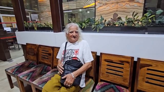 Индийский муж тиран и деспот! Я даже не могу выбрать сама себе ужин. Джайпур. Индия.