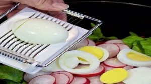 Салат с редиской и яйцом