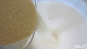 Манная каша с ягодами