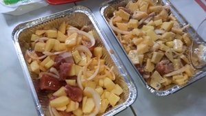 20 апреля 2021 г. Запекаем картошку с мясом в духовке. Бабушка белит деревья.