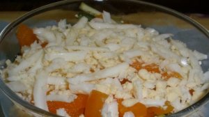 Новогодний салат из красной рыбы с огурцом