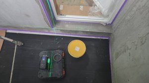 Балкон в стиле лофт: финишная штукатурка стен, порога и откоса 🔪