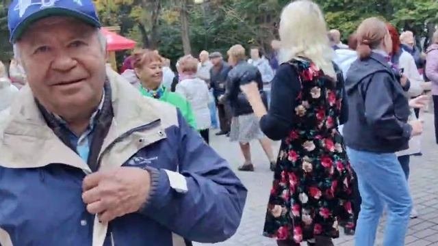 Мы уже пенсионеры....... 04.10.25 Гомель парк Луначарского 🥰💫