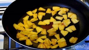 Курица тушеная с ананасами