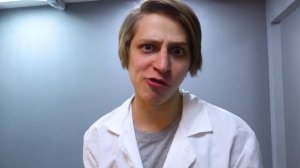 Что, если воткнуть 100 орущих куриц в пылесос?