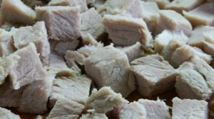 Салат мясной с фасолью