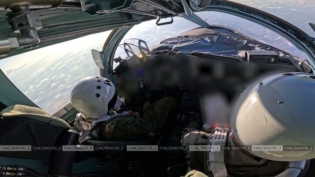 Экипаж истребителя-бомбардировщика Су-34 ВКС нанес удар по скоплению личного состава
