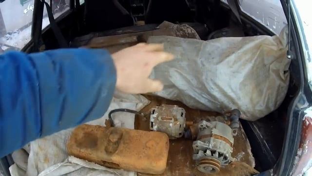 КУПИЛ ГАРАЖ У СТРАШНО ЗАПАСЛИВЫХ ХОЗЯЕВ - РАЗГРЕБАЮ ГОРЫ И ПОКАЗЫВАЮ ЧТО ТАМ ЕСТЬ