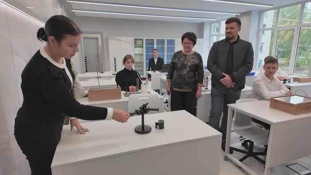 В губкинском образовательном комплексе «СтартУм» после ремонта открылся кабинет физики