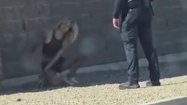 Ломка от наркотиков на глазах полиции