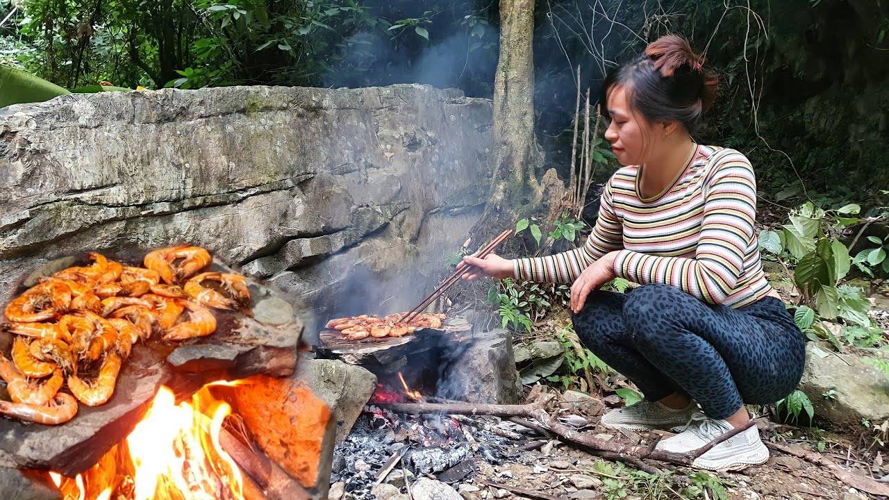 Готовим в горах —  Жареные креветки! Cooking On A Rock - Grilled Shrimp