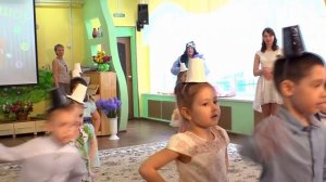 2019   группа ЛУЧИКИ   8 марта  танец нотки Д/С 329