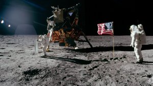 Астронавт Аполлона-11 раскрыл страшную тайну о миссии на обратную сторону Луны!