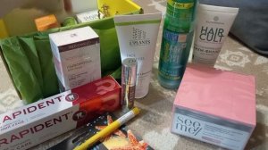 Распаковка Лизабокса и открываю косметические средства.