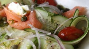 Салат с семгой и огурцом