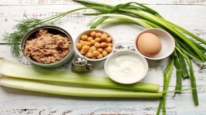 Салат с сельдереем и тунцом