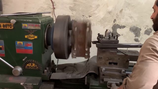 Процесс изготовления седла задней пружинной цапфы подвески грузового автомобиля.