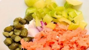 Салат с семгой и овощами