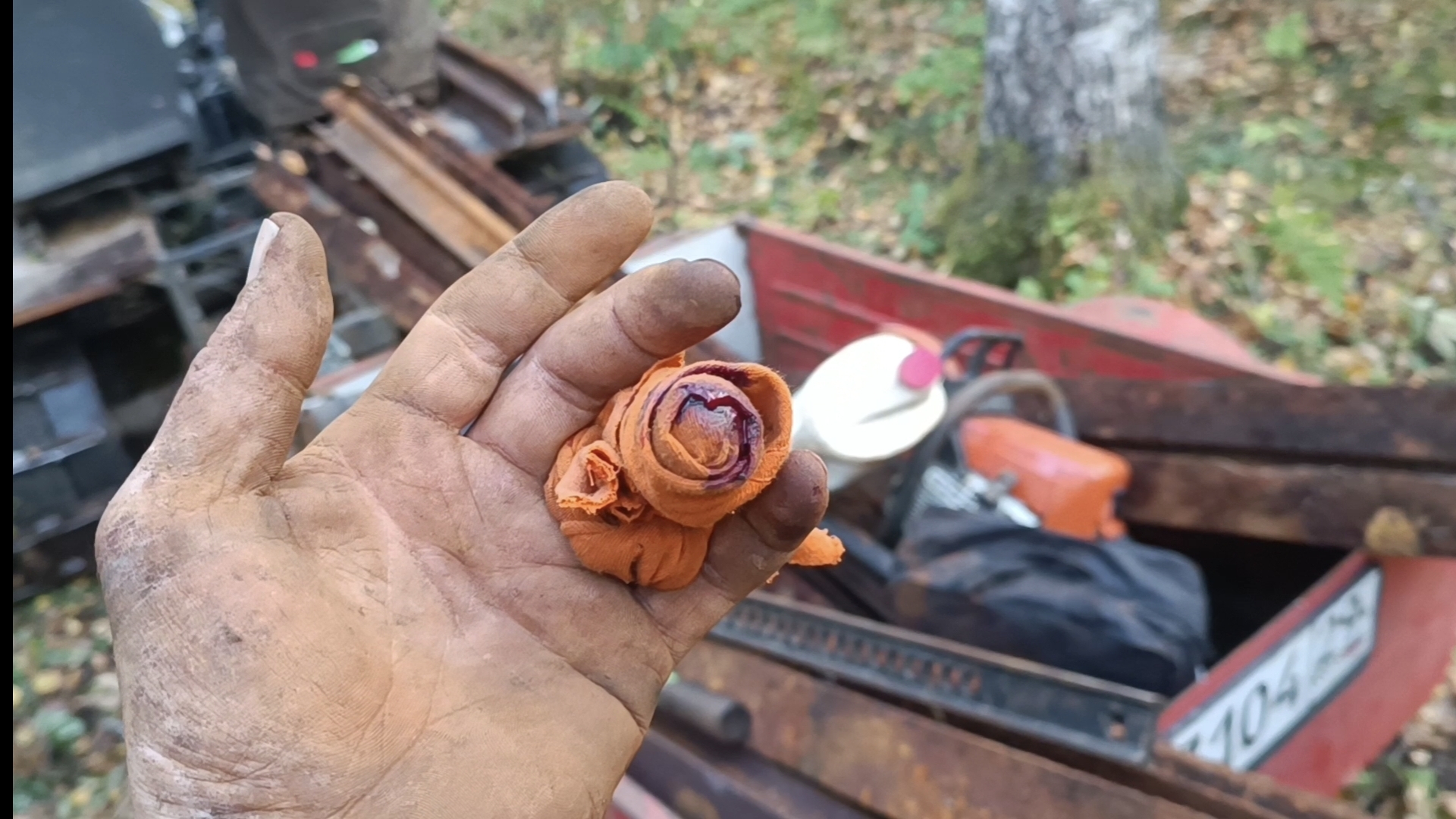 Минус пальчик за то с рельсами 😁