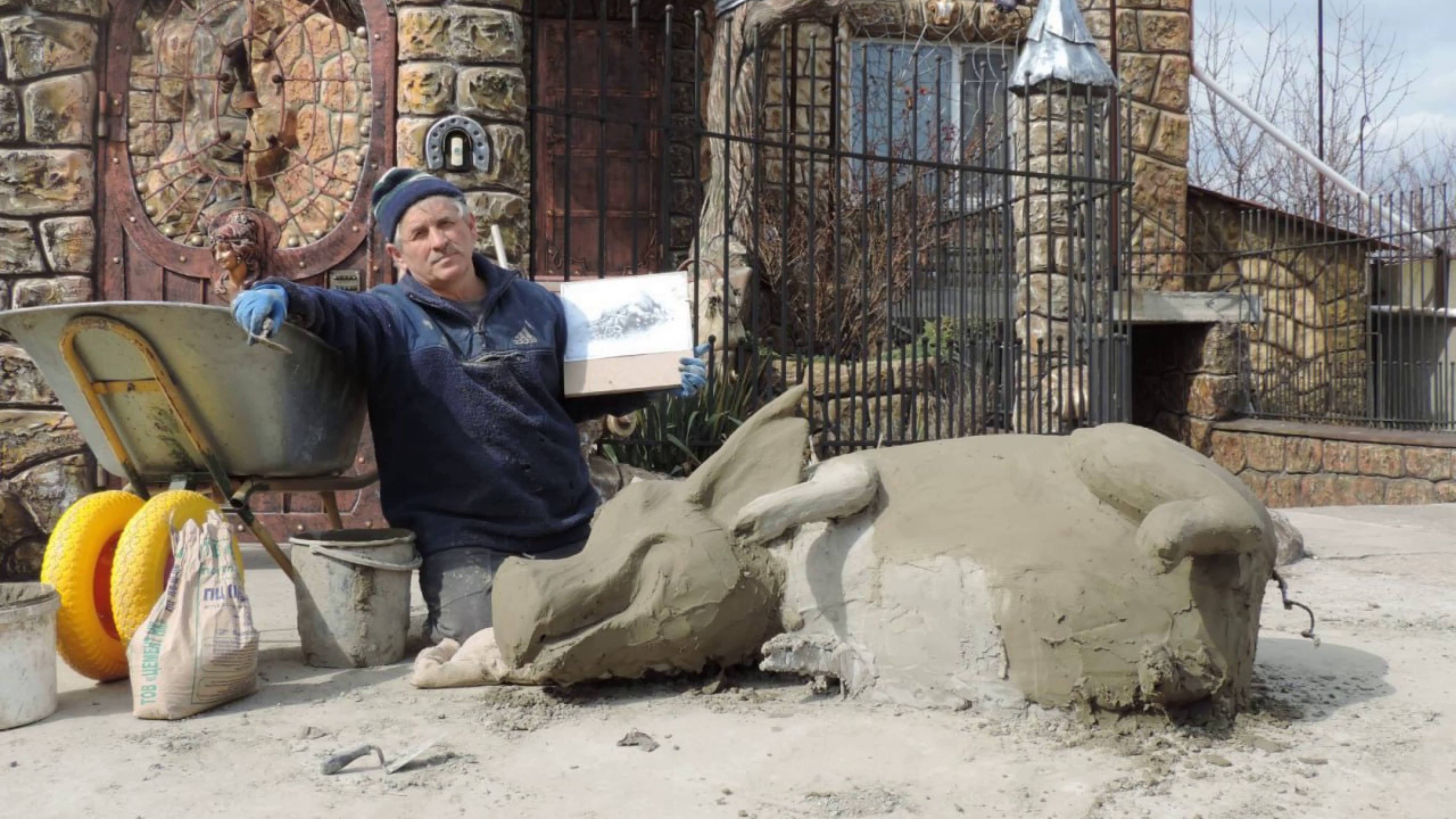 скульптура свиньи у дома Скульптора.