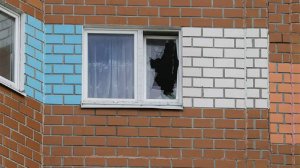 Окна детского сада, школы и трех домов повреждены при атаке БПЛА на Волгоград