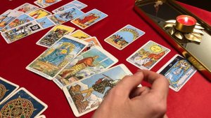 Мужчина который не выходит у вас из головы, что он к вам чувствует? Гадание Таро