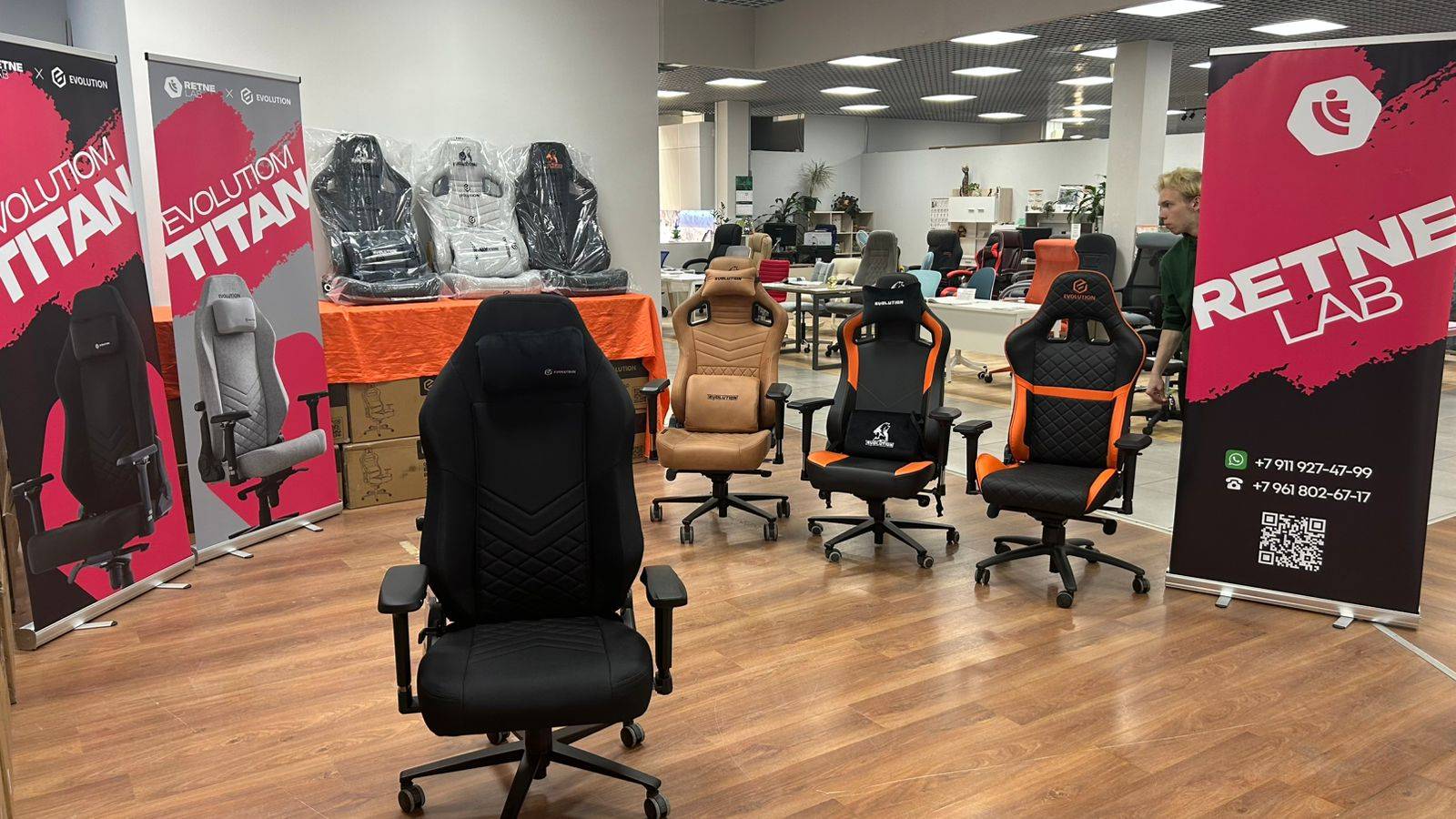 Кресло Titan Fabric2, распаковка для Александра. Едет в город Королёв.