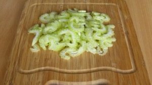Салат с сельдереем и капустой