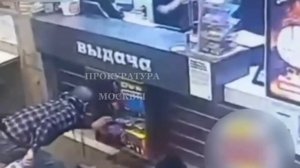 Напал с лопатой отнял куклу, Лабубу