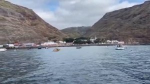 Удалённый остров посреди океана с тысячами жителей и самым бесполезным аэропортом в мире