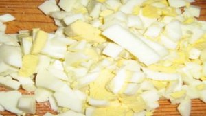 Салат с селедкой и яблоками