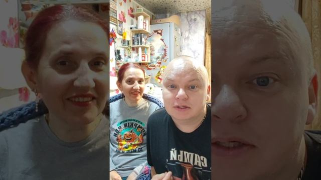 Вечерний эфир от 11.10.25 сидим с Катей, она решила перекусить перед приемом таблеток