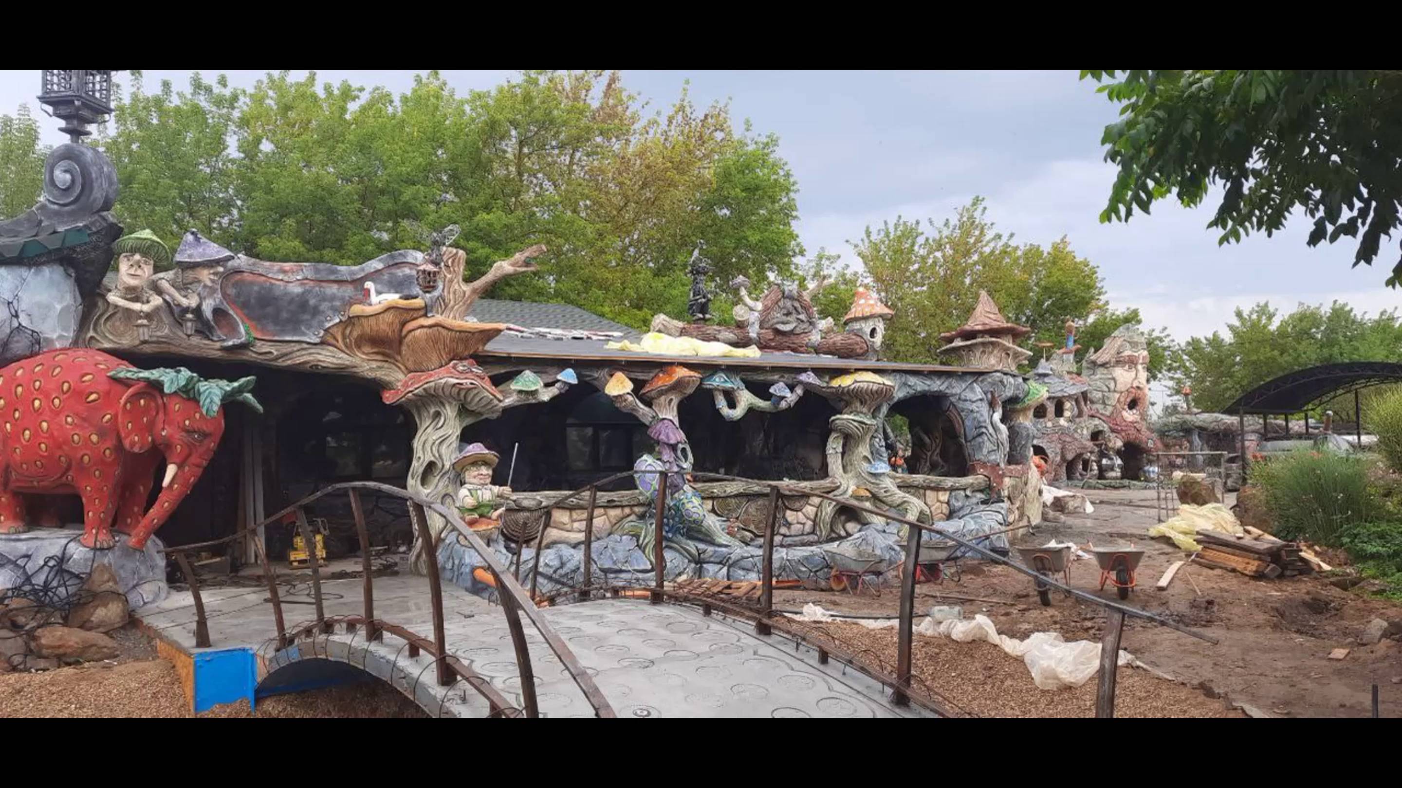 оформление усадьбы. беседка скульптуры из арт бетона.