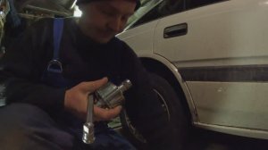 Колесо. Приспособление для откручивания гаек.