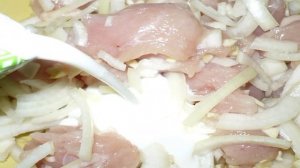 Курица в кефире с овощами