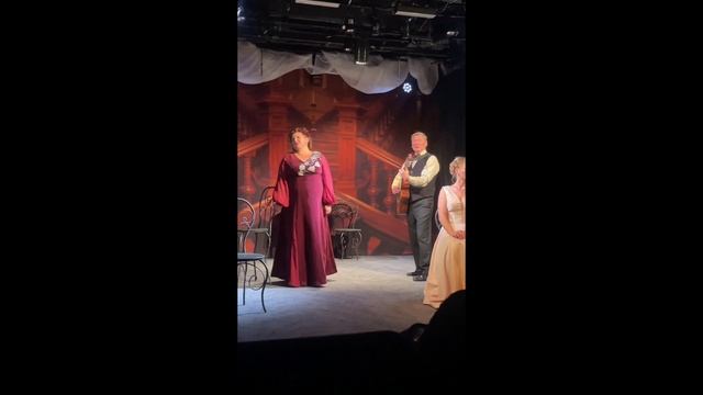 МАКСИМ АНШУКОВ
Долго жил на тёмной стороне
Голос летающий,
Всё бродил-шатался по земле,
В небо играю