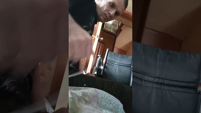 ТАК Я ВСТАЮ САМ,И МНЕ НИКТО НЕ ПОМОГАЕТ,КАК Я ДЛЯ НИХ  НИКТО В СЕМЬЕ.