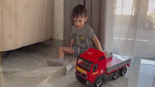 У Эмира есть двойник! Они не поделили игрушки😱