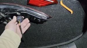 Снятие задних фонарей Geely Tugella