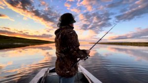 Клюет на каждый заброс. Рыбалка в белую ночь. Неопознанный объект.