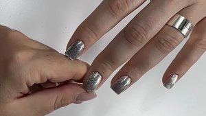 Блестящие серебряные кошки