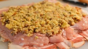 Рулет из индейки с курагой