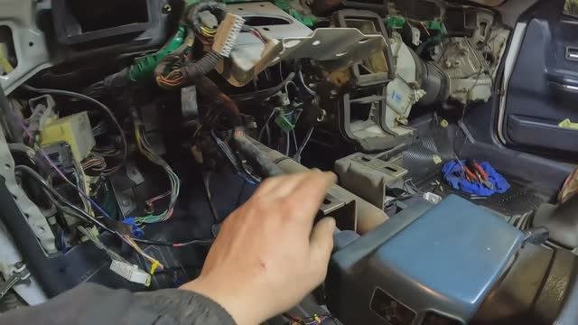 Радиатор. Замена радиатора отопителя мазда 626.