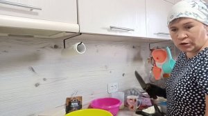 готовлю котлетки с шапочкой. И болтаю. Жизнь в деревне