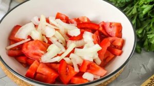 Салат с селедкой и помидорами