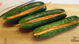 Огурцы маринованные с морковью