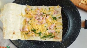 Рулет из лаваша на сковороде