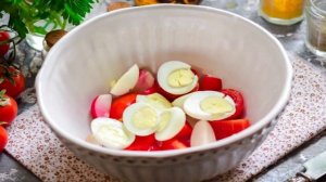 Салат с семгой и перепелиными яйцами